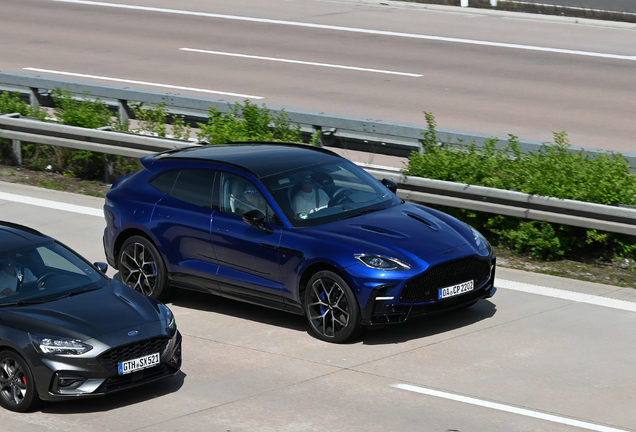 Aston Martin DBX S