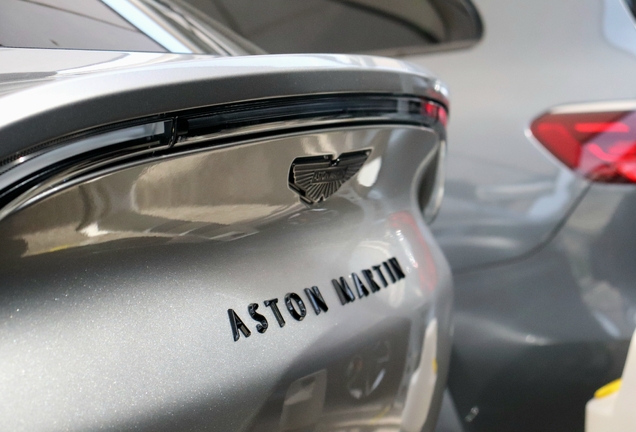 Aston Martin DBX707