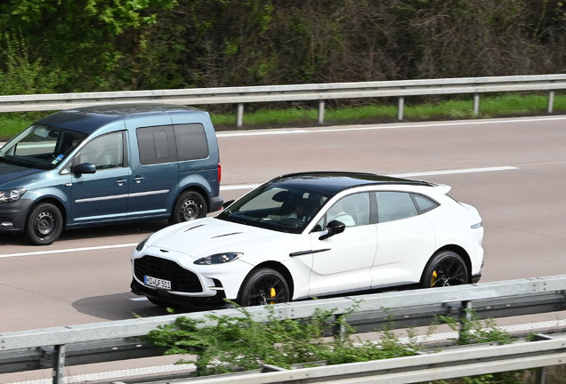 Aston Martin DBX707