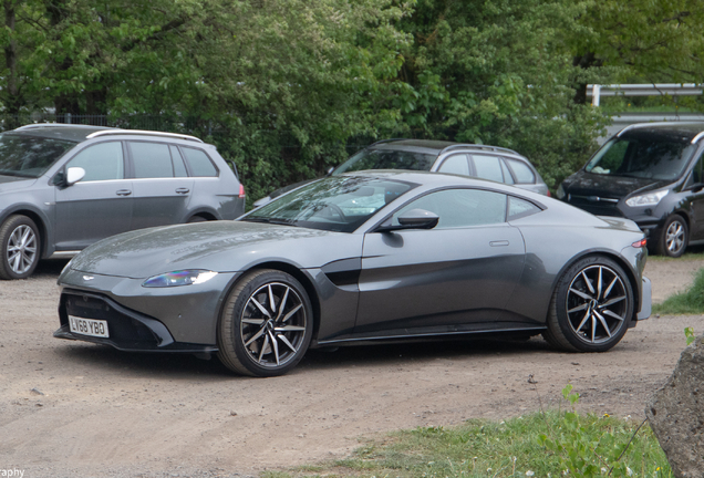 Aston Martin V8 Vantage 2018