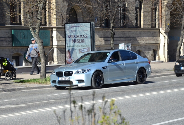 BMW M5 F10 2011