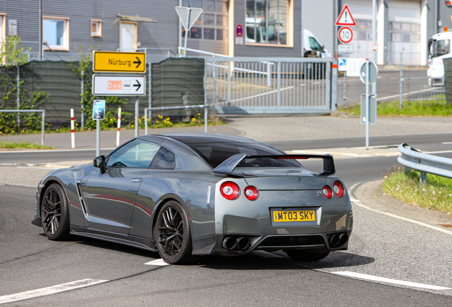 Nissan GT-R