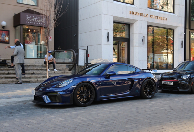 Porsche 718 Cayman GT4