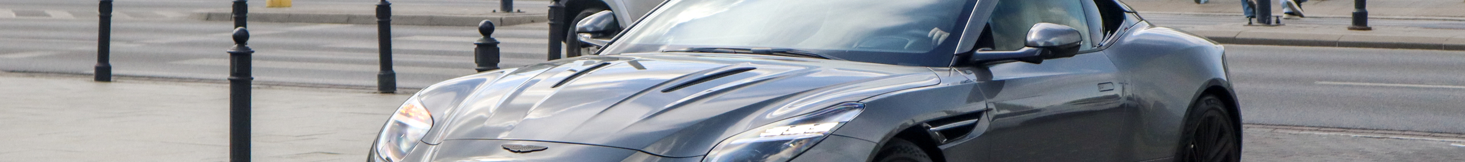 Aston Martin DB12
