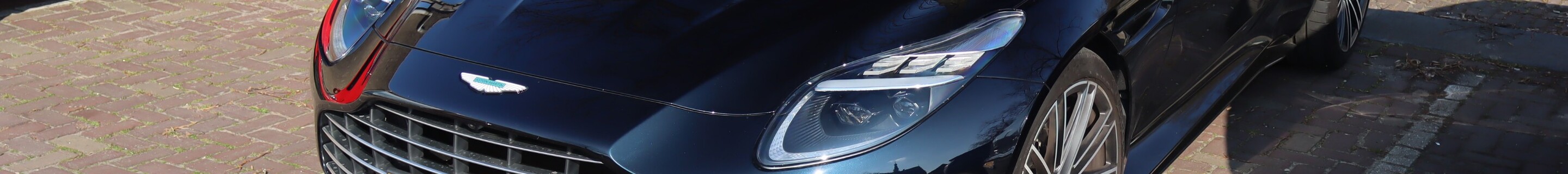 Aston Martin DB12 Volante