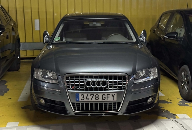 Audi S8 D3