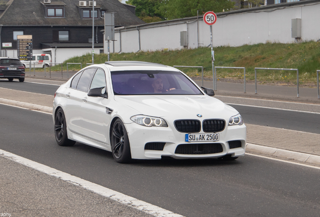 BMW M5 F10 2011