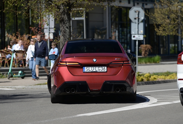 BMW M5 G90