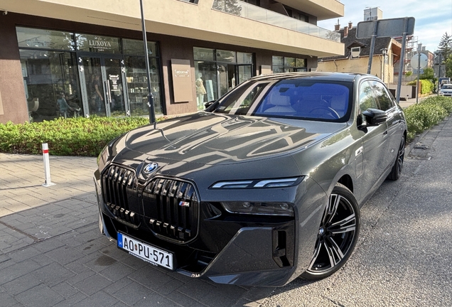 BMW M760e xDrive