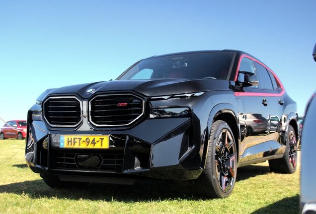 BMW XM G09 Label Red