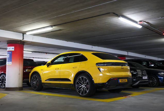Porsche Macan EV Turbo