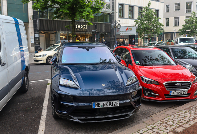 Porsche Macan EV Turbo