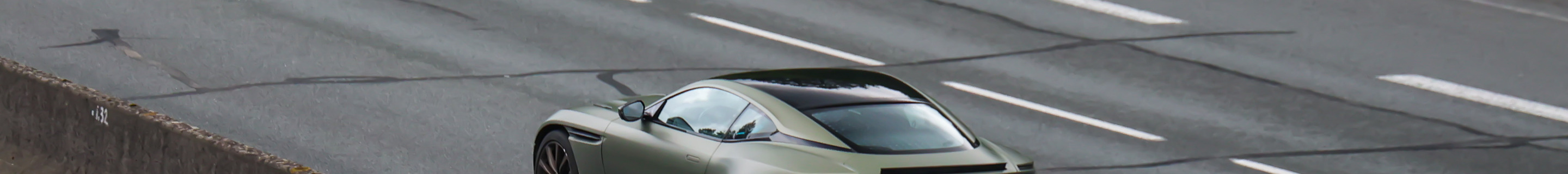 Aston Martin DB11