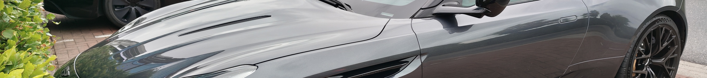 Aston Martin DB12 Volante