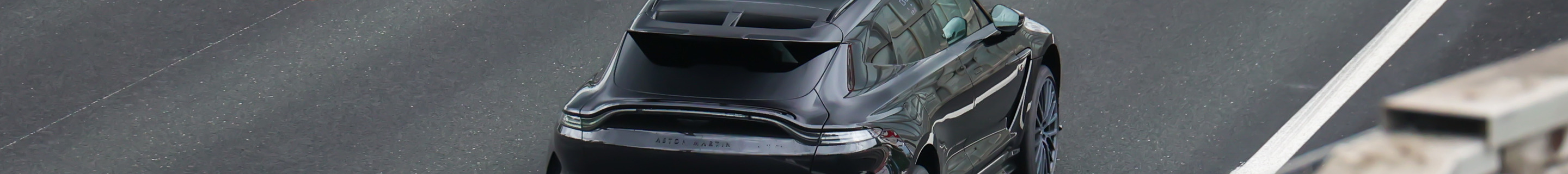 Aston Martin DBX S