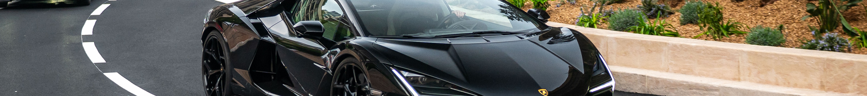 Lamborghini Revuelto