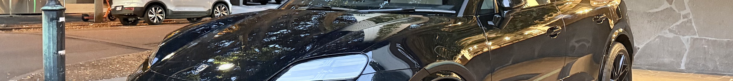 Porsche Macan EV Turbo