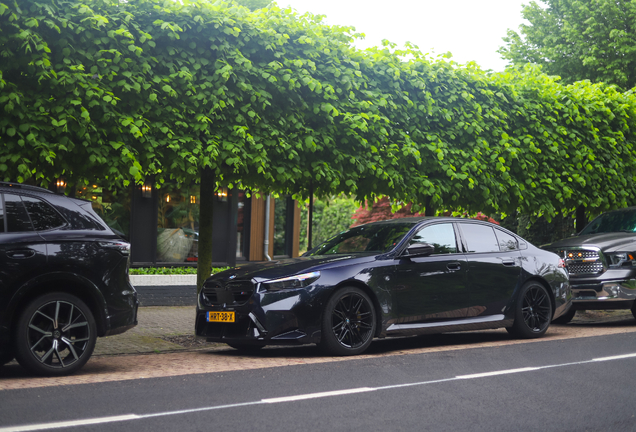BMW M5 G90