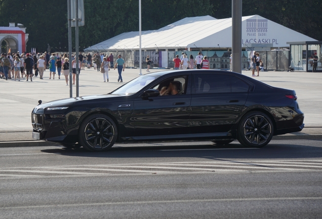 BMW M760e xDrive