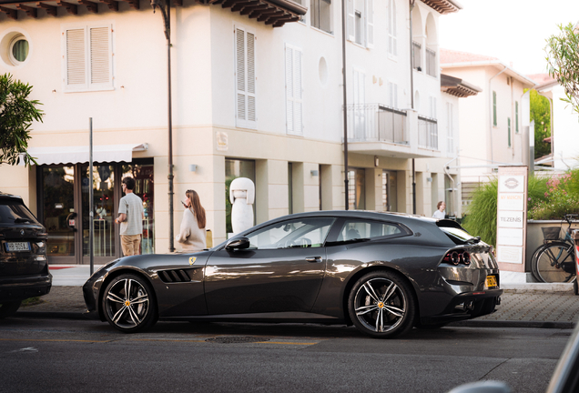 Ferrari GTC4Lusso