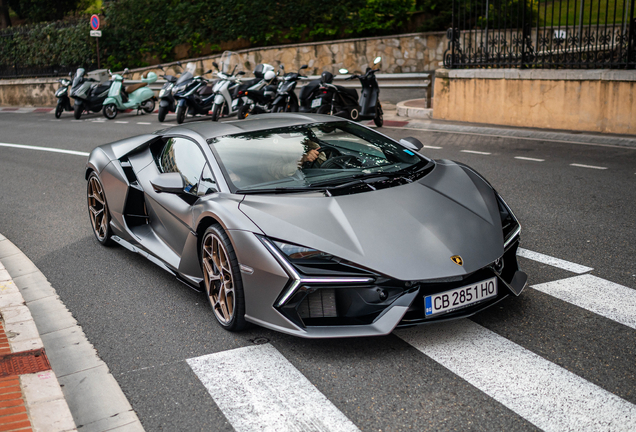 Lamborghini Revuelto