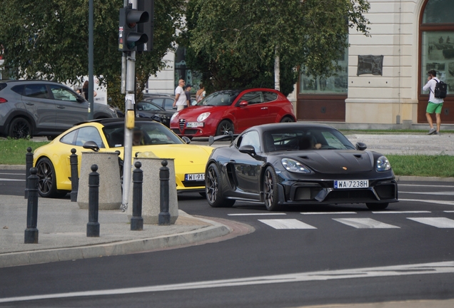 Porsche 718 Cayman GT4 RS Weissach Package