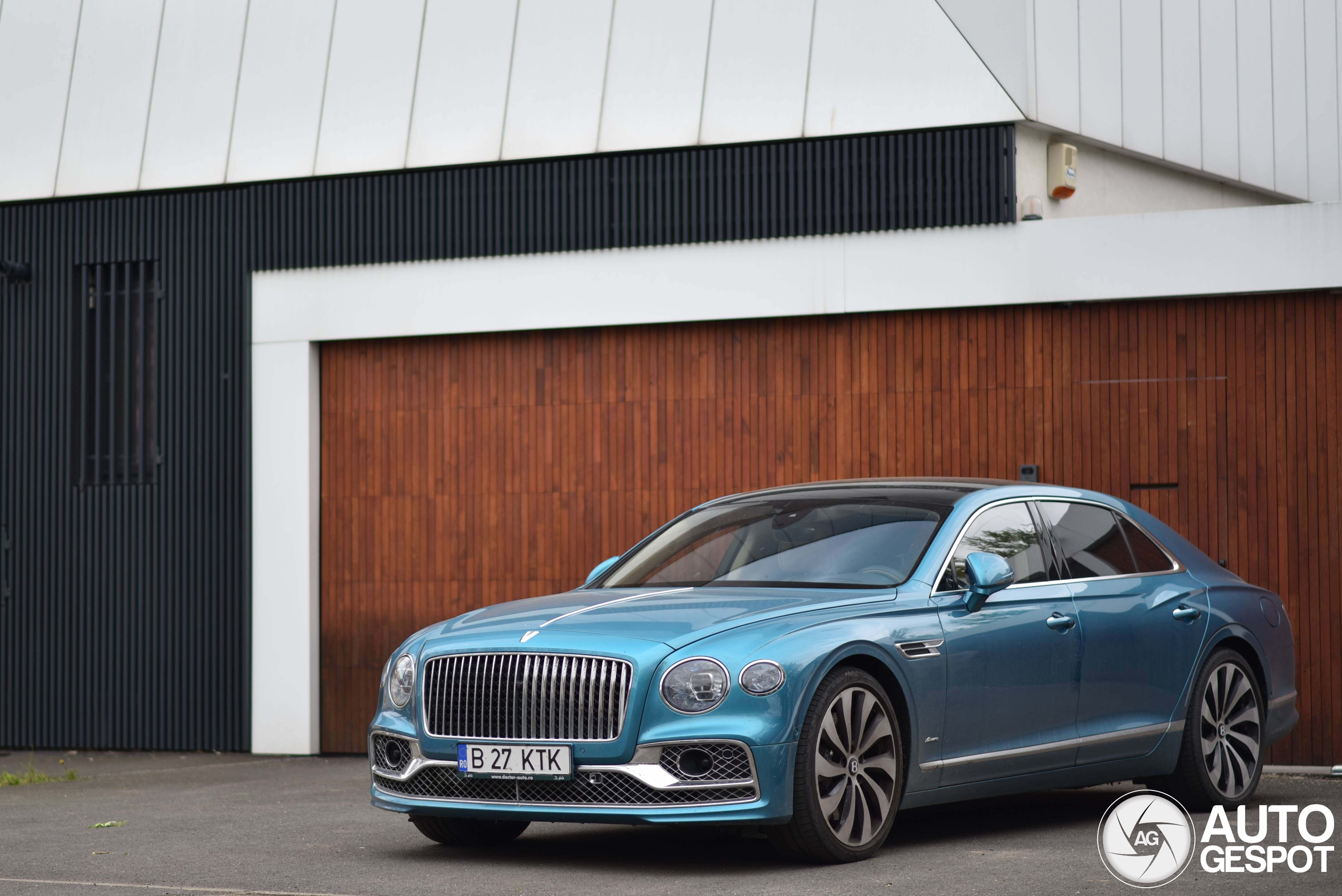 Bentley Flying Spur Hybrid Azure