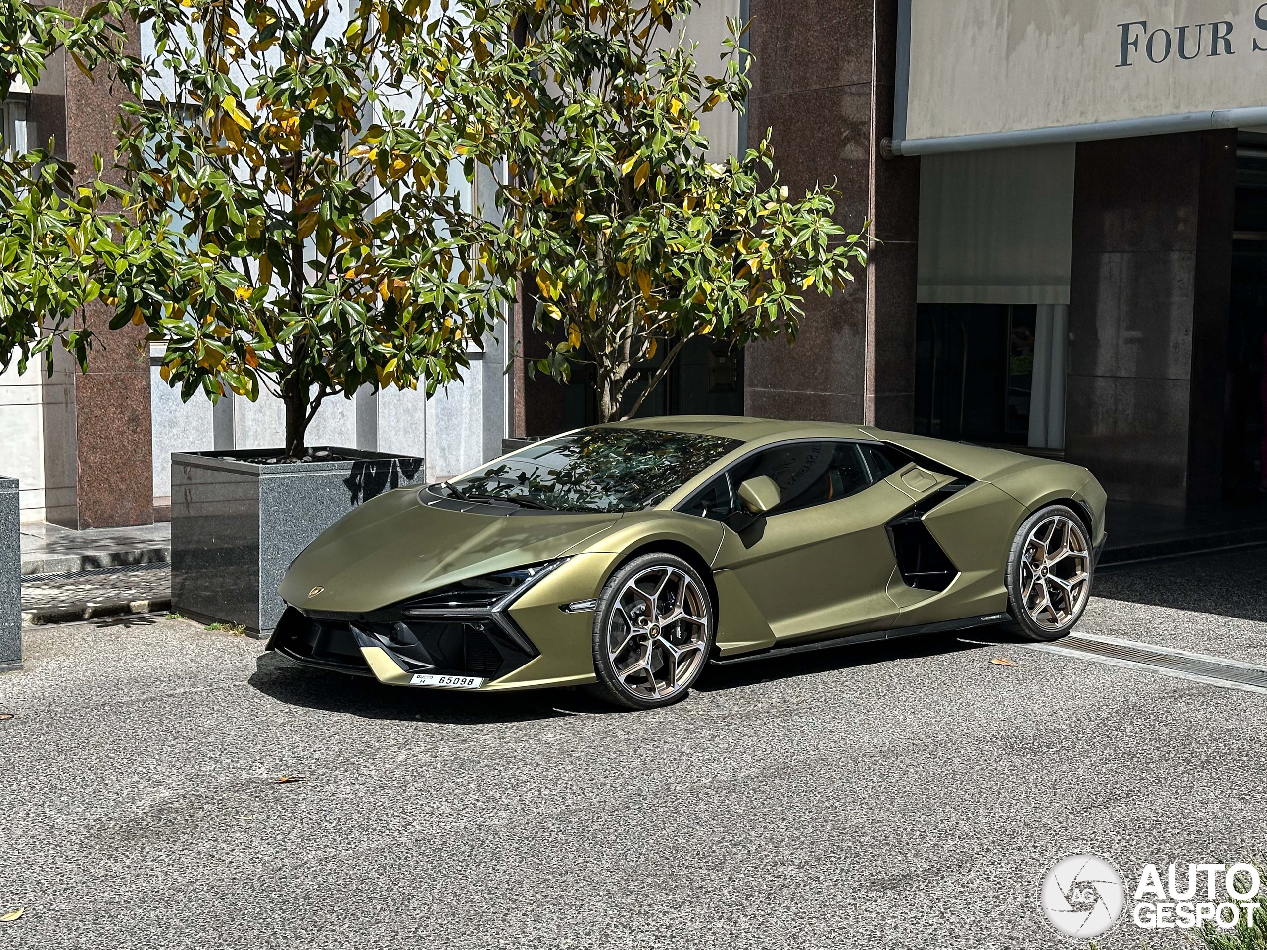 Lamborghini Revuelto