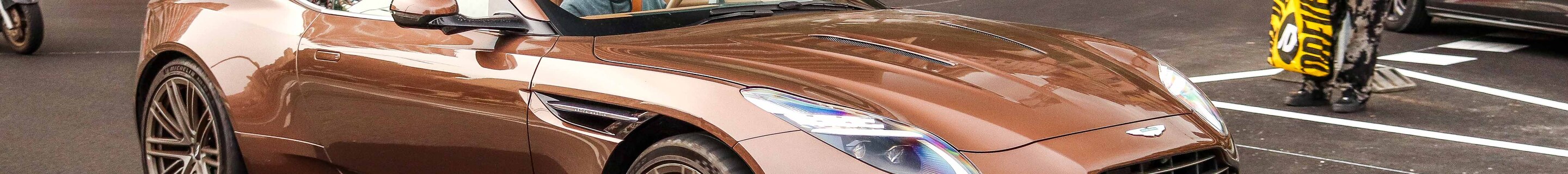 Aston Martin DB12 Volante