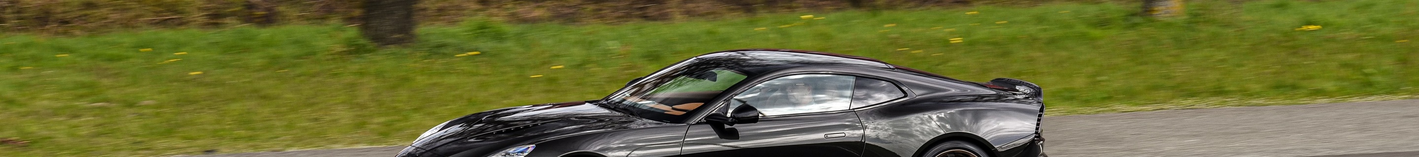Aston Martin Vanquish 2025