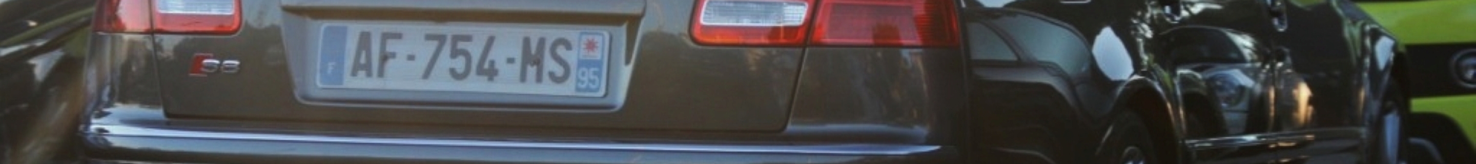 Audi S8 D3