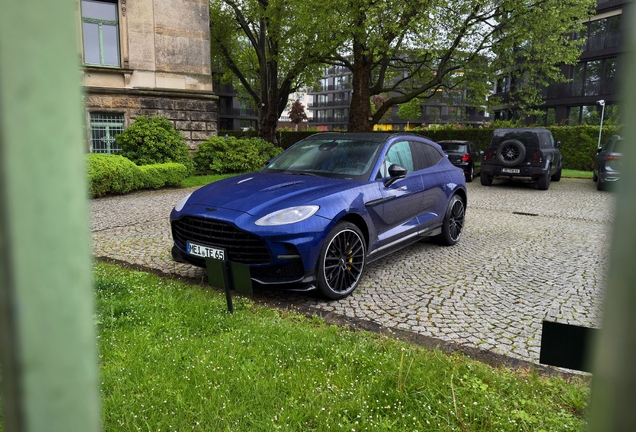 Aston Martin DBX707