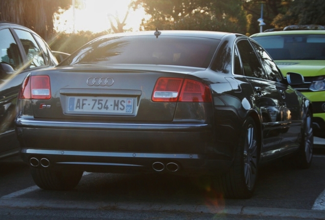 Audi S8 D3