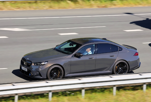 BMW M5 G90