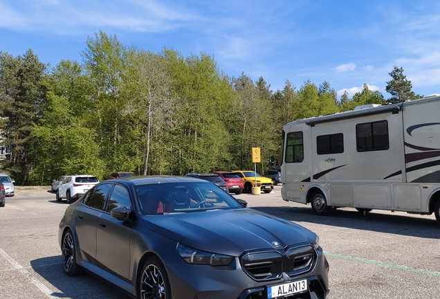 BMW M5 G90