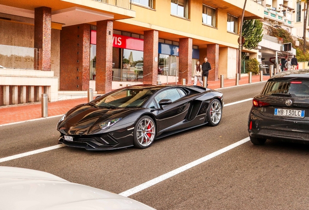 Lamborghini Aventador S LP740-4