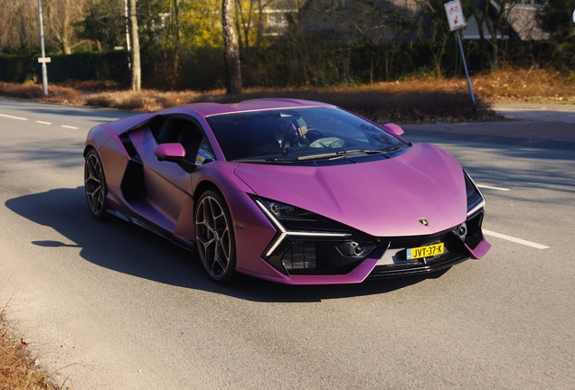 Lamborghini Revuelto