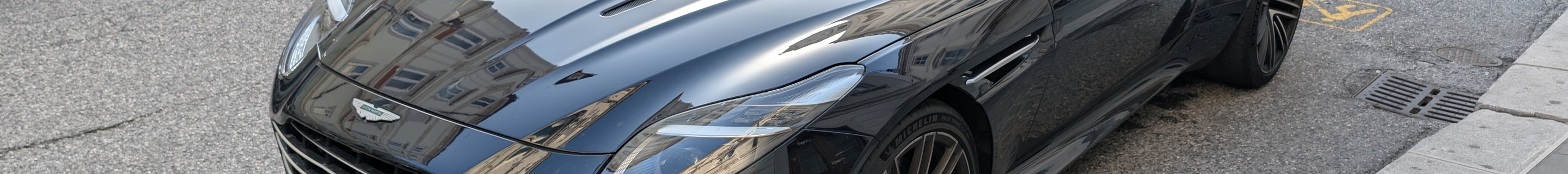 Aston Martin DB12 Volante