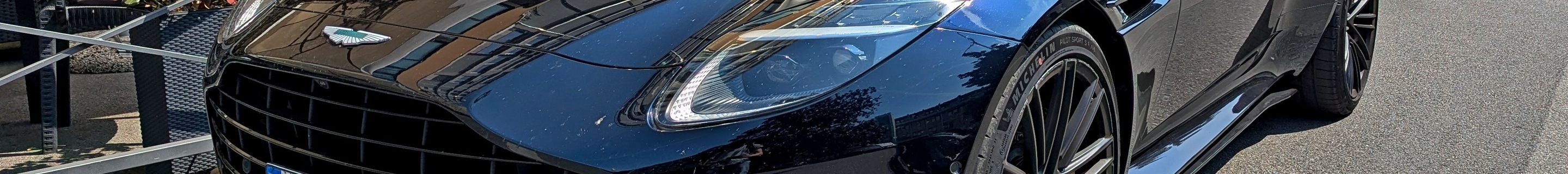 Aston Martin DB12 Volante