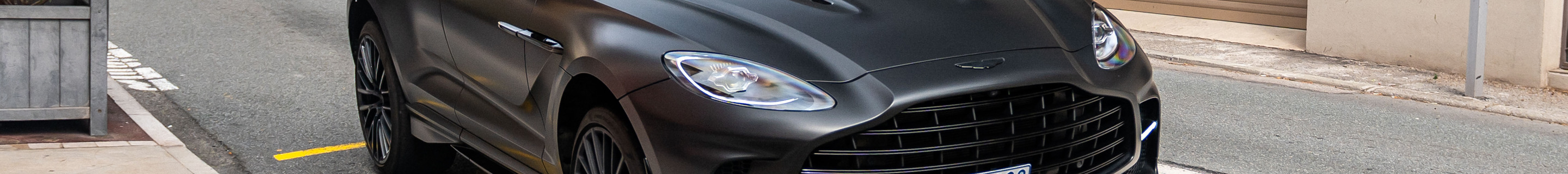 Aston Martin DBX707