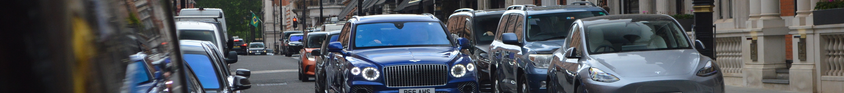 Bentley Bentayga Azure EWB First Edition