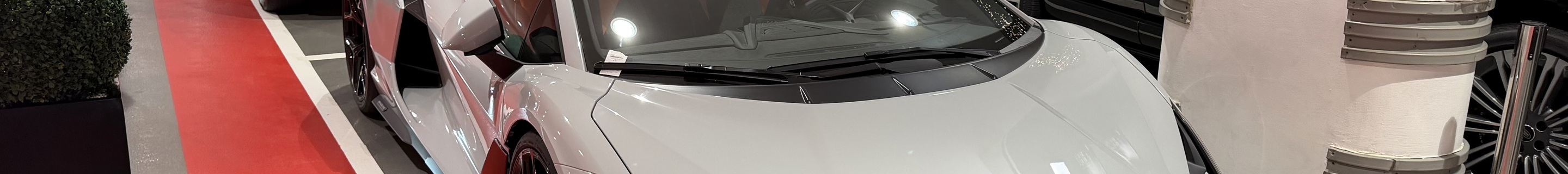 Lamborghini Revuelto