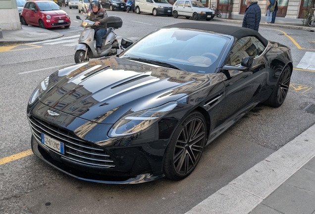 Aston Martin DB12 Volante