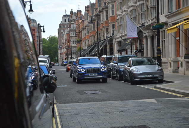 Bentley Bentayga Azure EWB First Edition