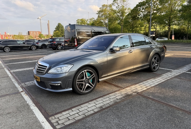 Mercedes-Benz S 65 AMG V221 2010