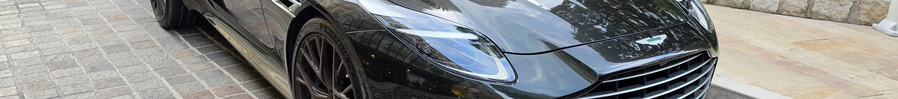 Aston Martin DB12