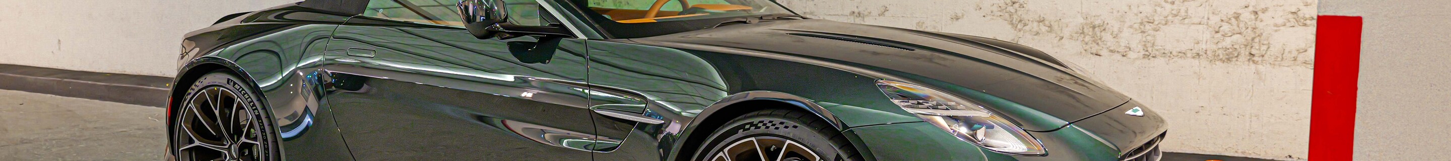Aston Martin V8 Vantage Roadster 2025