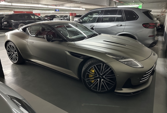 Aston Martin DB12