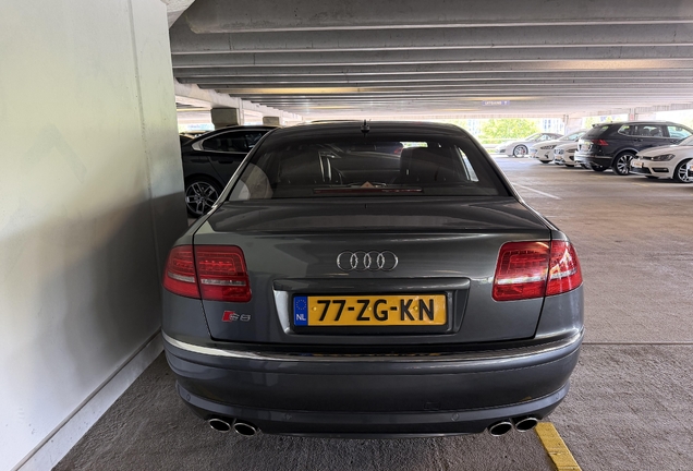 Audi S8 D3