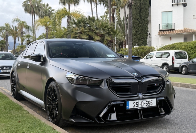 BMW M5 G90